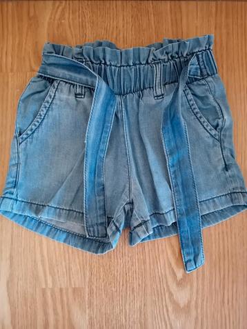 Jeansshort beschikbaar voor biedingen