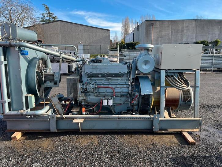 SDMO 350kVA Cummins NTTA855 dieselgenerator, Zakelijke goederen, Machines en Bouw | Aggregaten, Ophalen of Verzenden