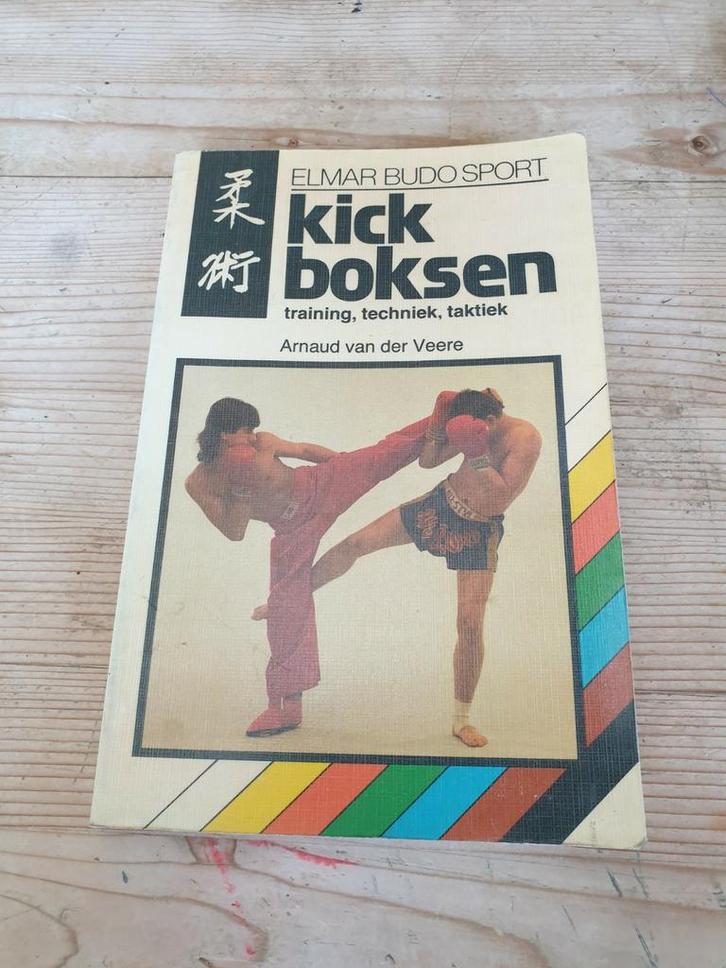 Kick boksen training techniek taktiek A. Vd Veere 1987, Boeken, Sportboeken, Gelezen, Vechtsport, Ophalen of Verzenden