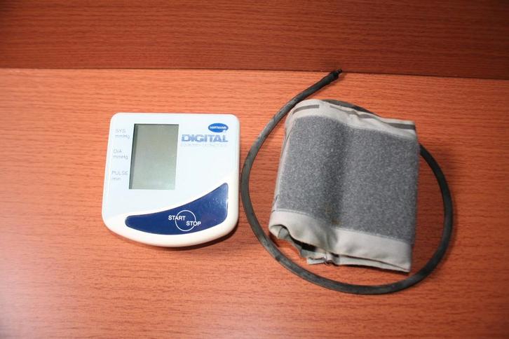 digitale bloeddruk meter, Diversen, Verpleegmiddelen, Ophalen of Verzenden