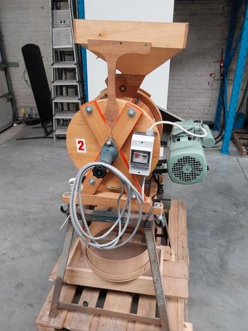 D.D.D President graanmolen inclusief graan reiniger machine beschikbaar voor biedingen