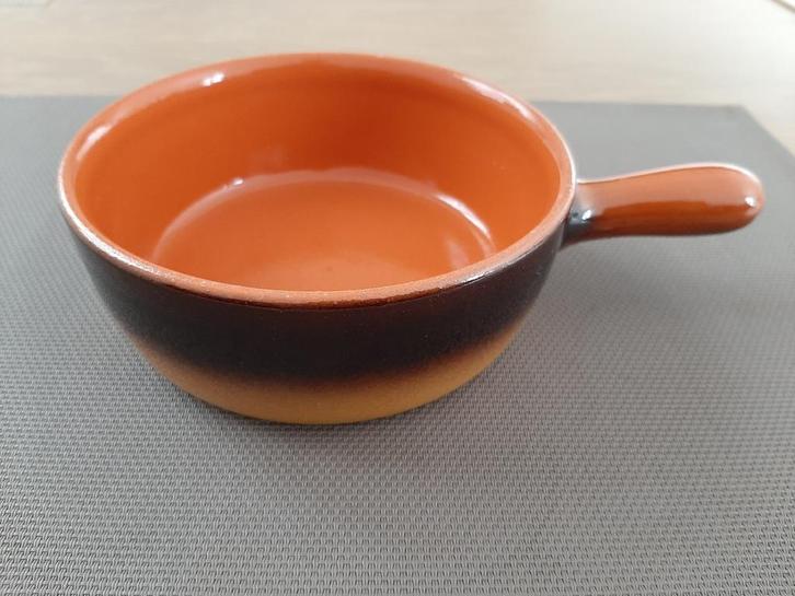schaal in aardewerk diameter 15 cm, Huis en Inrichting, Woonaccessoires | Schalen en Manden, Zo goed als nieuw, Schaal, Rond, Ophalen of Verzenden