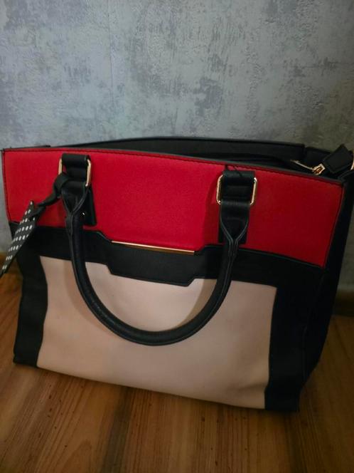 Handtassen nieuw, nieuwstaat, Handtassen en Accessoires, Tassen | Damestassen, Handtas, Zwart, Ophalen of Verzenden