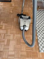 Aspirateur AEG, Enlèvement, Comme neuf, Aspirateur