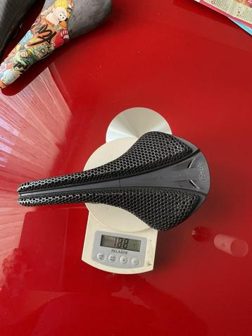 Fizik 3D zadel carbon rails, tune beschikbaar voor biedingen
