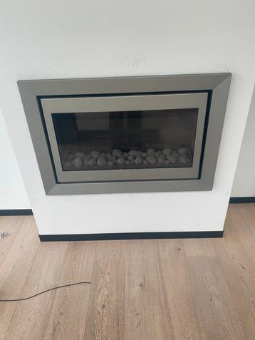 Gaskachel (Well Straler) met buizen inox-afvoer door het dak beschikbaar voor biedingen