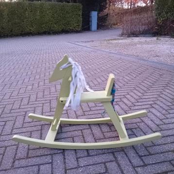 Schommel paard beschikbaar voor biedingen