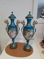 Dit is een paar porseleinen vazen ​​in de Sèvres-stijl, Antiek en Kunst, Ophalen