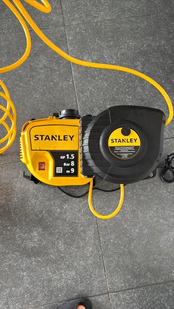 Stanley lucht compressor + 9 m haspel beschikbaar voor biedingen