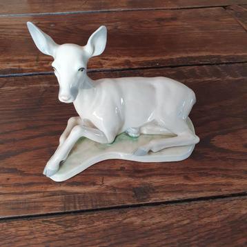 Statue en porcelaine du cerf espagnol, Enlèvement ou Envoi, Comme neuf, Animal