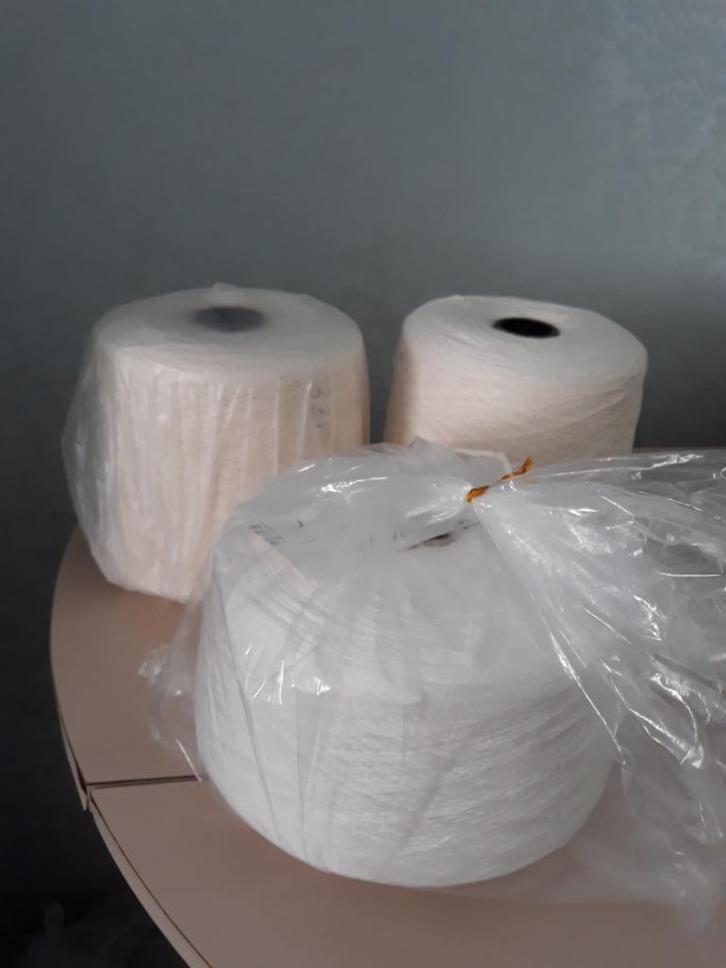 Brei-of haakkatoen klos 1000 gr Nieuw wit teint 3 st -per st, Hobby en Vrije tijd, Breien en Haken, Nieuw, Breien of Haken, Wol of Garen