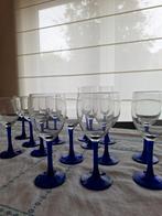 Wijnglazen blauw, 12 stuks en drie flûtes/champagneglazen, Verzamelen, Glas en Drinkglazen, Ophalen, Zo goed als nieuw