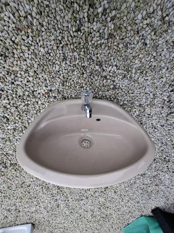 Kleine lavabo voor in toiletruimte beschikbaar voor biedingen