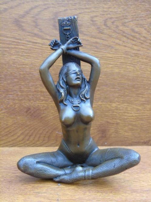 naakte vrouw bevestigd in brons gesigneerd., Antiek en Kunst, Antiek | Brons en Koper, Brons, Ophalen