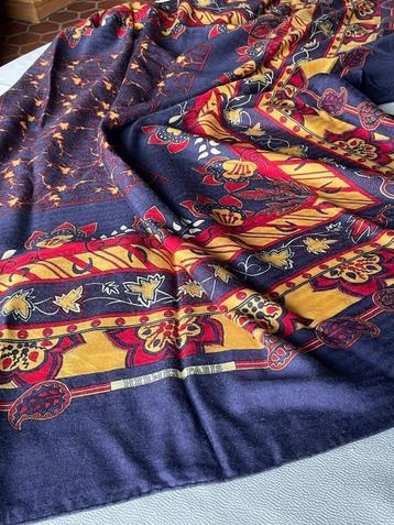 Hermes sjaal cashmere en zijde beschikbaar voor biedingen