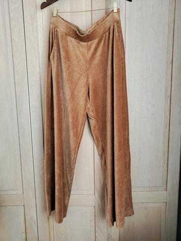 S.Olivers Nieuwe fluwelen broek beschikbaar voor biedingen