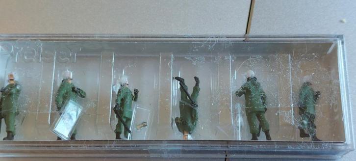 H0LK 2907 MERCEDES-BENZ POLITIE SET1/87., Hobby en Vrije tijd, Modelauto's | 1:87, Gebruikt, Overige typen, Overige merken, Verzenden