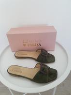 Olijfkleur slippers heartmind van Frida 39, Slippers, Frida Heardmind, Ophalen of Verzenden, Zo goed als nieuw