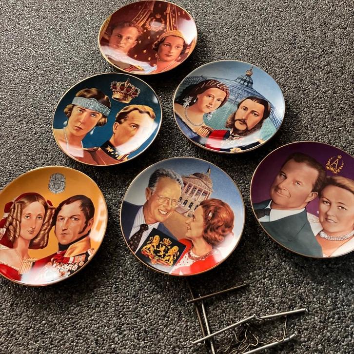 Belgisch vorstenhuis in Limoges porselein, Antiek en Kunst, Curiosa en Brocante, Ophalen