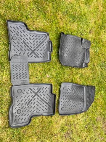 Kit de tapis en caoutchouc et bac de coffre Dacia Duster 2WD, Enlèvement, Comme neuf