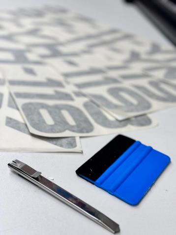 Registratie / Naam stickers  beschikbaar voor biedingen