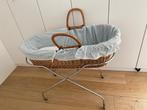 Rieten baby wieg met staander op wieltjes, Kinderen en Baby's, Babywiegjes en Ledikanten, Ophalen, Gebruikt, Wieg