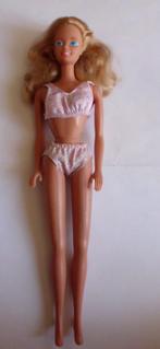 Barbie leuk om aan te kleden 1990, Kinderen en Baby's, Speelgoed | Poppen, Ophalen of Verzenden, Gebruikt, Barbie