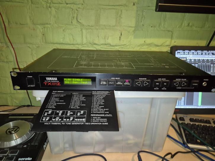 YAMAHA TX81Z FM Tone Genarator, Muziek en Instrumenten, Soundmodules, Zo goed als nieuw, Yamaha, Ophalen of Verzenden