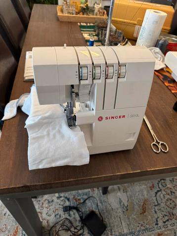 Overlock machine Singer S010L Nieuw, Enlèvement ou Envoi, Singer