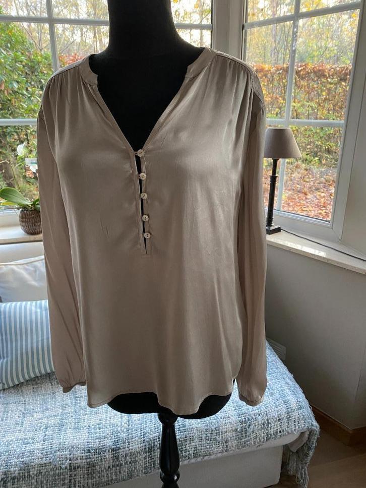 No Man's Land zilvergrijze zijden blouse - 38, Kleding | Dames, Blouses en Tunieken, Zo goed als nieuw, Maat 38/40 (M), Grijs