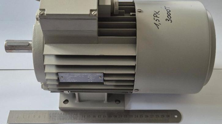 Elektromotor 1,1kW 1,5PK 2850tpm 230V mono, Doe-het-zelf en Bouw, Overige Doe-Het-Zelf en Bouw, Zo goed als nieuw, Ophalen