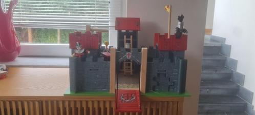 Houten Camelot kasteel, Kinderen en Baby's, Speelgoed | Houten speelgoed, Zo goed als nieuw, Meubelstuk of Keukentje, Ophalen