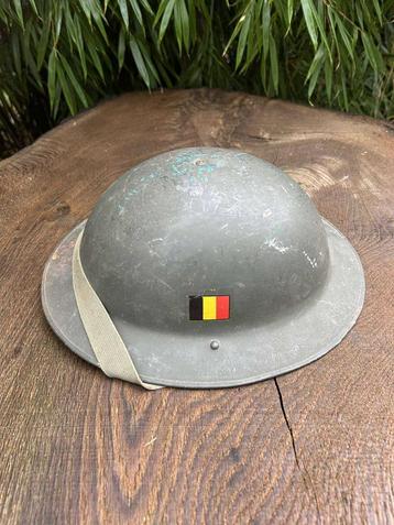 Belgische helm beschikbaar voor biedingen