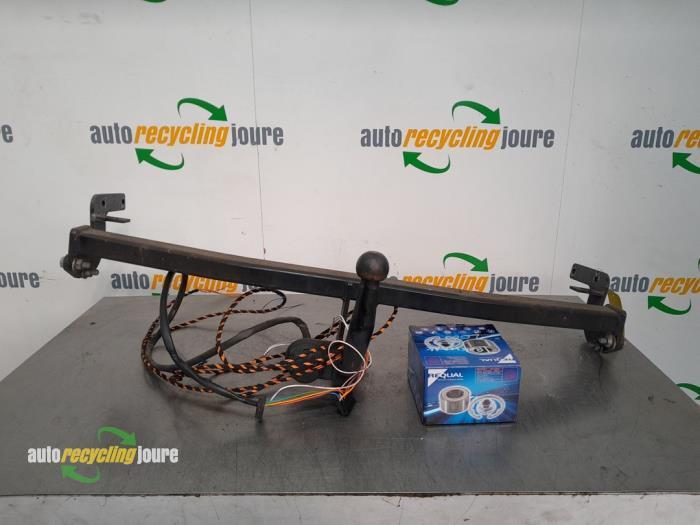 Trekhaak van een Peugeot 208, Auto-onderdelen, Ophanging en Onderstel, Peugeot, Gebruikt, 3 maanden garantie