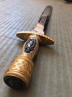 Épée, épée classique décorative, Enlèvement
