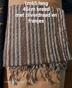 Cassis luxe sjaal met zilverdraad en franjes, Vêtements | Femmes, Bonnets, Écharpes & Gants, Comme neuf, Cassis, Enlèvement ou Envoi
