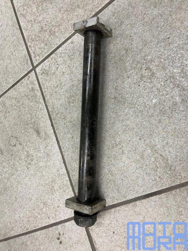 Achteras Yamaha YZF R1 1998 - 2001 achter as achterwielas 20, Motoren, Onderdelen | Yamaha, Gebruikt, Ophalen of Verzenden