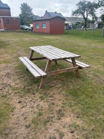 Floralux picknick tafel beschikbaar voor biedingen