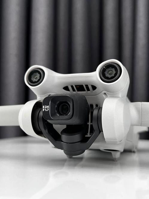DJI Mini 3 Pro (DJI RC) + DJI Fly More Kit Mini 3 Pro + Case, TV, Hi-fi & Vidéo, Drones, Comme neuf, Drone avec caméra, Enlèvement ou Envoi