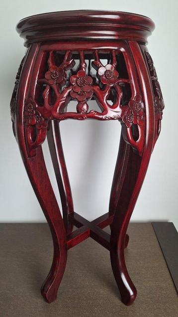 Vintage tafeltje met marmeren blad beschikbaar voor biedingen
