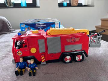 Brandweerwagen met zwaailichten en geluid beschikbaar voor biedingen