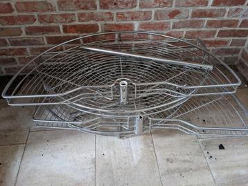Stevige carrousel voor keukenkast, halfrond (2x) beschikbaar voor biedingen