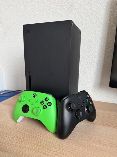 Xbox Series X + 2 Controllers ( 1TB ), Games en Spelcomputers, Spelcomputers | Xbox Series X en S, Zo goed als nieuw, Xbox Series X