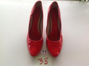 1 paar rode dames schoenen maat 38 beschikbaar voor biedingen