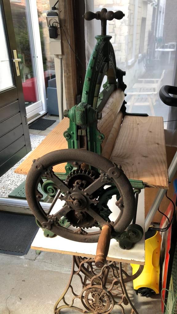 Antieke gietijzeren mangel, Antiek en Kunst, Antiek | Overige Antiek, Ophalen