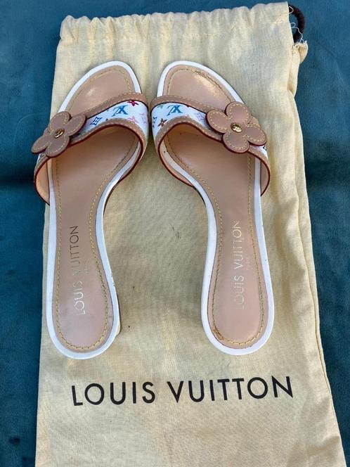 Louis Vuitton Monogram sandalen, Vêtements | Femmes, Chaussures, Porté, Sandales et Mûles, Beige, Enlèvement