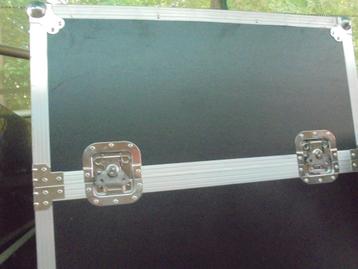 flightcase, koffer, 2 stuks groter formaat beschikbaar voor biedingen