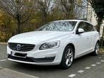 Volvo V60 plug in hybride D6 euro6 mj2016, Auto's, Volvo, Automaat, 48 g/km, Leder en Stof, Wit