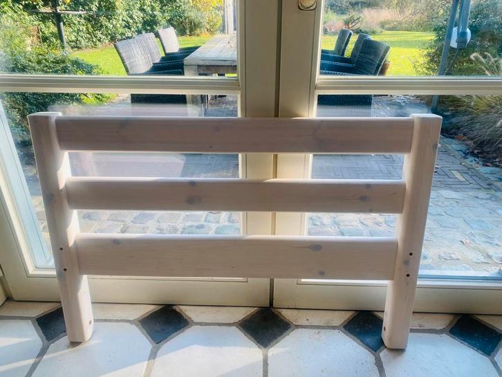 Massief wit gebeitst en gelakt Europees naaldhout. €100, Huis en Inrichting, Slaapkamer | Bedden, Zo goed als nieuw, 200 cm, Hout