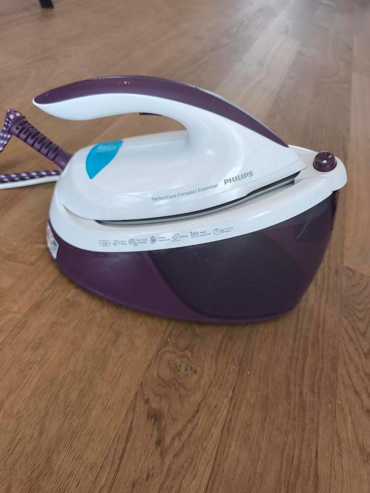 Philips PerfectCare Compact Essential GC6833, Elektronische apparatuur, Strijkijzers en Strijkplanken, Zo goed als nieuw, Ophalen
